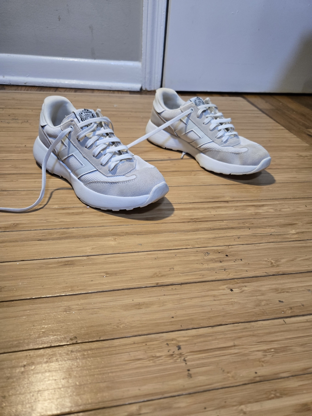 Le Tigre Men’s Cream and White Casual Sneakers